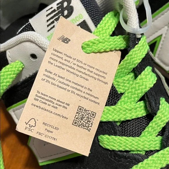 NWT 574 New Balance Kids Black Sneakers with Green Accents big kids size 7